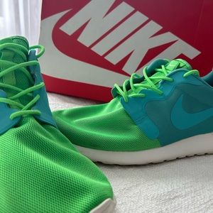 NIKE Rosherun Roshe Run Hyperfuse QS Men 10.5 - Lightly Used
